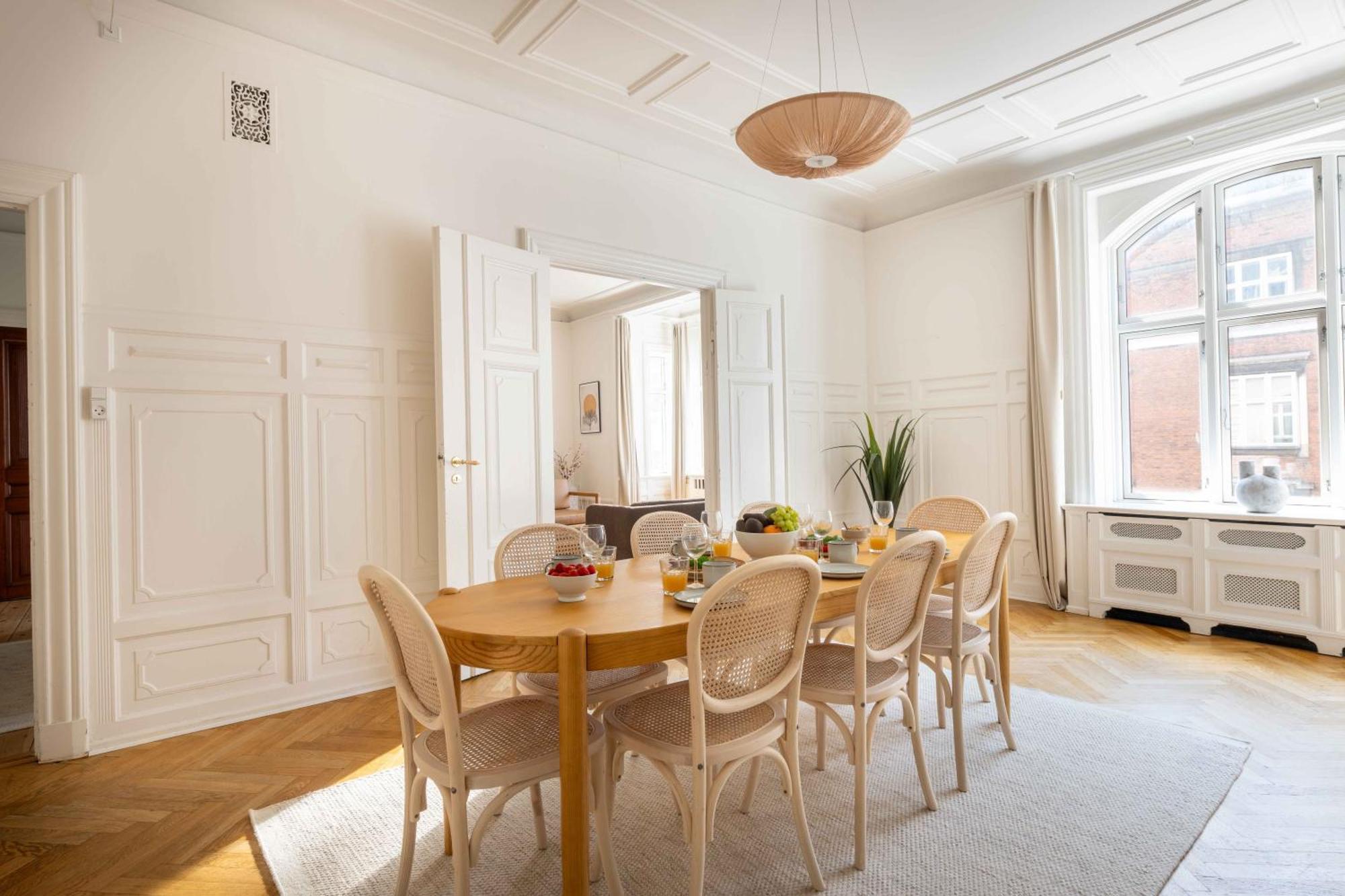 Lovely 3Br Manor Apartment 5 Min From Tivoli Gardens Копенхаген Екстериор снимка