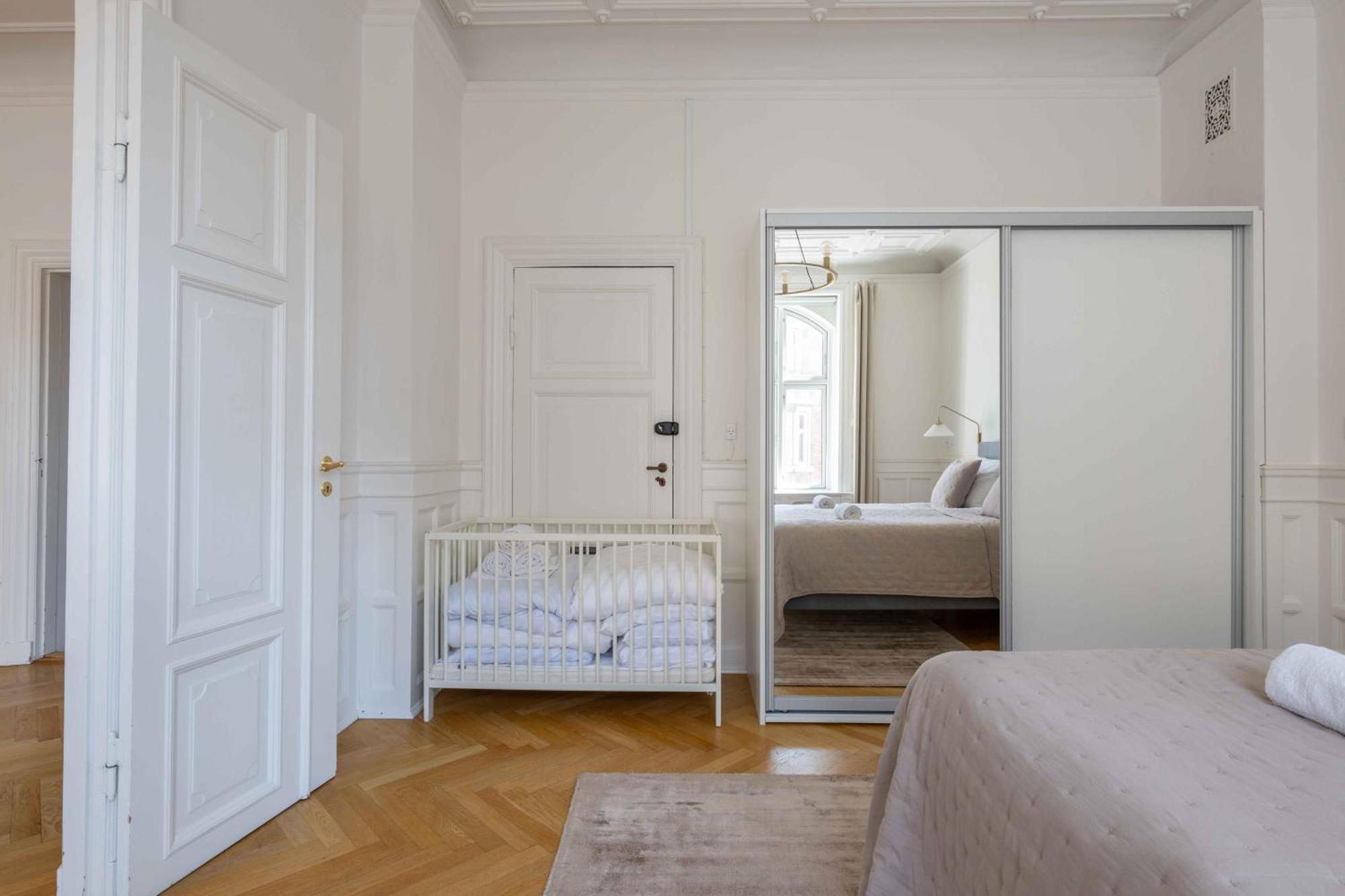 Lovely 3Br Manor Apartment 5 Min From Tivoli Gardens Копенхаген Екстериор снимка